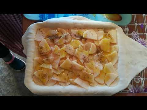 Видео: Простой пирог с картошкой и луком