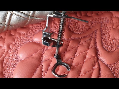 Видео: Как поставить лапку для стежки на промышленную машинку.