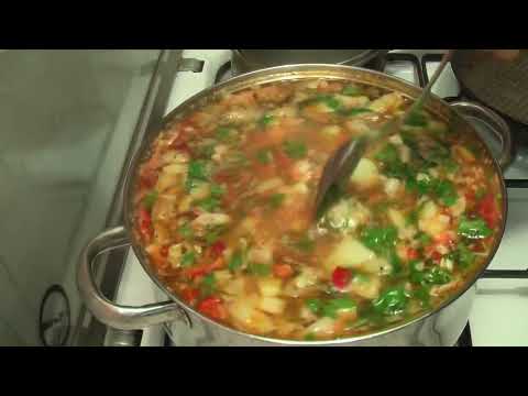 Видео: Самый наваристый рассольник который я пробовал. #рецепт #еда #рассольник #rassolnik