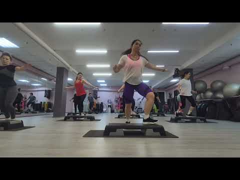 Видео: СТЕП АЭРОБИКА ЦЕЛАЯ ТРЕНИРОВКА / STEP AEROBICS