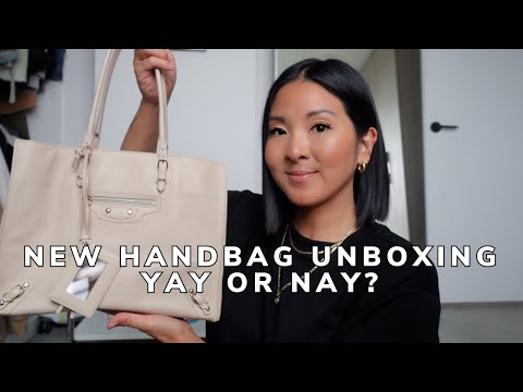 Видео: РАСПАКОВКА НОВОЙ СУМОЧКИ | BALENCIAGA ПРЕДВАРИТЕЛЬНО