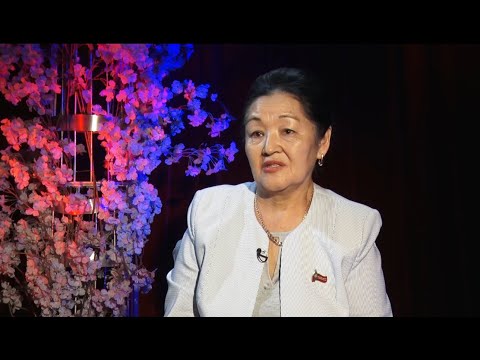 Видео: Акын Гүлжакан Мавлянованын бейнеси // Кеч күздөгү керемет