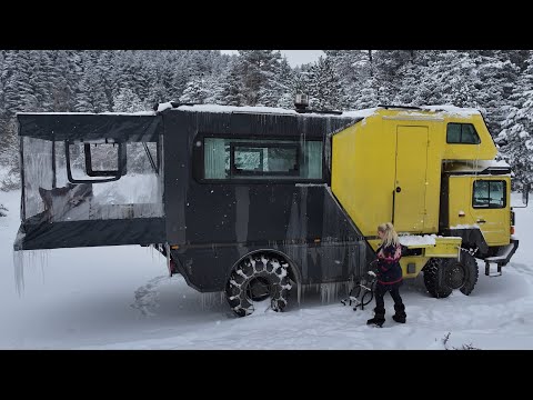 Видео: ЛАГЕРЬ ГОРЯЧЕГО СНЕГА В КАРАВАНЕ С ПЕЧЬЮ
