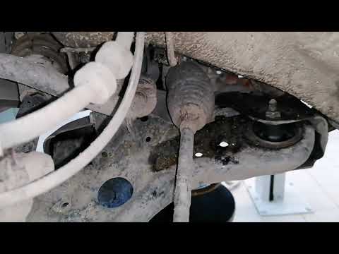 Видео: Skoda Rapid посторонний шум от стабилизатора и крышки багажника .