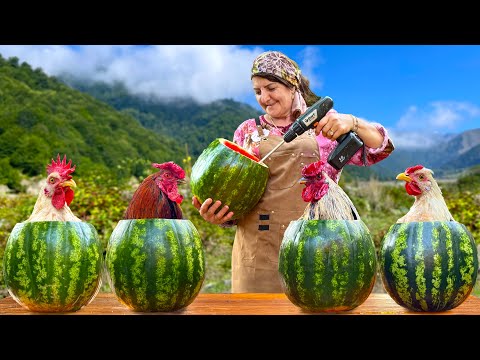 Видео: Бабушка Готовит Курицу Внутри Сочного Арбуза - Нереальный Способ Приготовления!