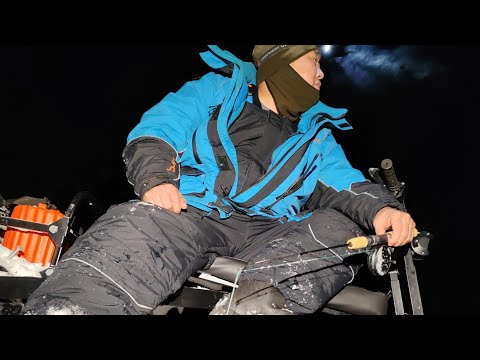 Видео: ПОДЛЁДНАЯ РЫБАЛКА В ЯКУТИИ. ЧАСТЬ 1. ЕДИМ СЫРУЮ ПЕЧЕНЬ НАЛИМА.