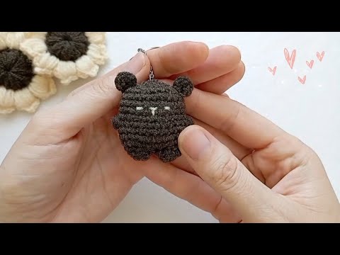 Видео: Милый мишка 🐻💛 Вяжем крючком брелок амигуруми 🧶 Crochet with 💞