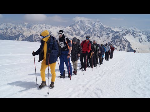 Видео: Восхождение на Эльбрус / Май 2018 / Документальный фильм Эльбрус Челны / Сlimbing Mount Elbrus