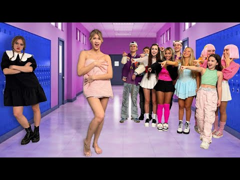 Видео: Нова ученичка се озовава в неудобна ситуация 🤣🙊 Смешни ситуации в училище / KiKiDo Campus Bulgarian