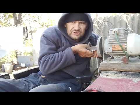 Видео: Як я точу сапу. Заточка сапи за допомогою нождака