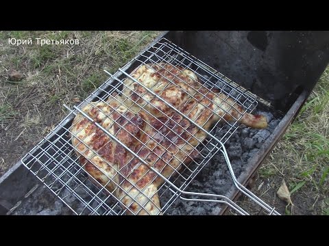 Видео: Рецепт вкусной и сочной Курицы на мангале. Как приготовить цыпленка табака на углях. + вкусный соус.