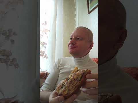 Видео: И снова я на даче. Решил перекусить. На даче стало холодно. Ветер. Но согревает в доме обогреватель.