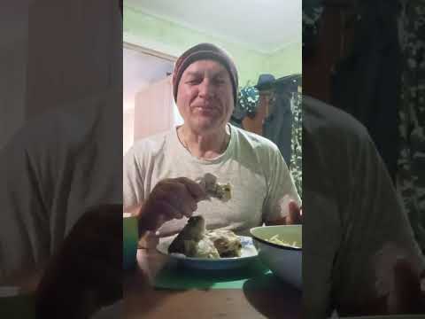 Видео: На ужин, ряженка, квашенная капуста и куриные бёдра. Приятного всем аппетита. 