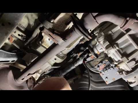 Видео: «Устранение» стука при остановке Lexus GX470 | Чистка и смазка карданного вала