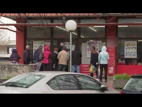 Видео: Во Скопје се затворени сите објекти, метеж во маркетите и аптеките