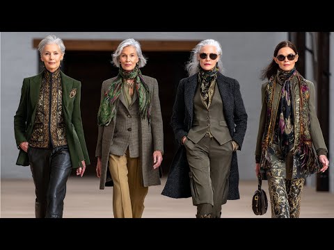 Видео: Ralph Lauren осень/зима 2025: изысканные образы в глиняных и песочных тонах для женщин старше 60 лет
