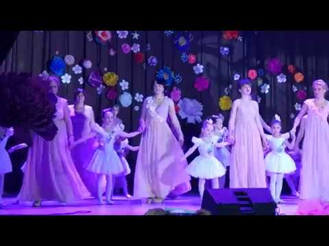 Видео: Танец с мамами 8 марта 2018