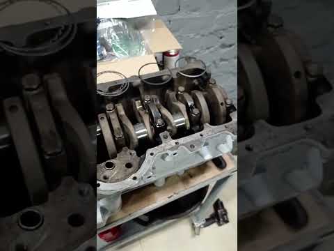 Видео: Сборка двигателя Ауди 80 В3 1,8 RU часть 2