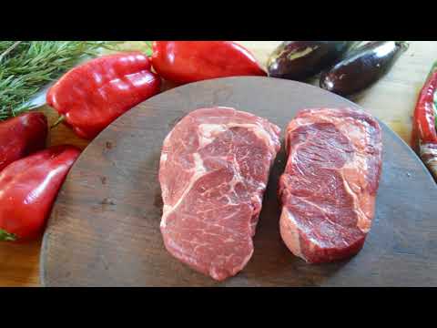 Видео: Мясо на мангале. Жареный стейк с овощами. и мясо и рыба.