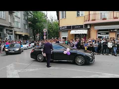 Видео: Абитуриентите на СУ"Васил Левски" Троян