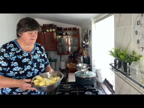 Видео: Бараболька по-селянськи і домашній хліб  // ЩО Я СЬОГОДНІ ПРИГОТУВАЛА...