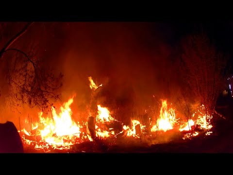 Видео: Два выезда. Горит странное место и пожар на балконе 8 этажа…