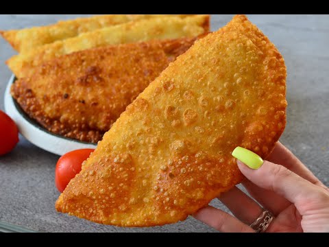 Видео: РЕЦЕПТ соковитих ЧЕБУРЕКІВ - Тісто на чебуреки з м’ясом - Хрусткі, смачні чебуреки з м'ясом!