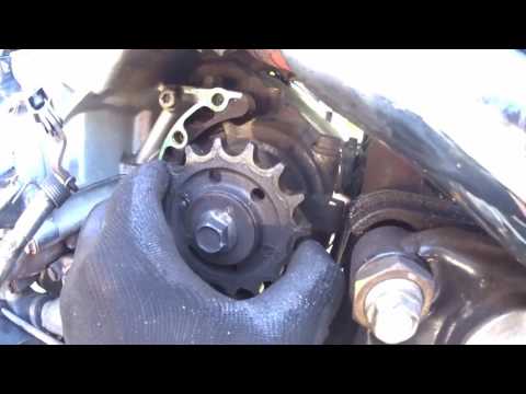 Видео: Замена цепи и звезд на мотоцикле Honda magna