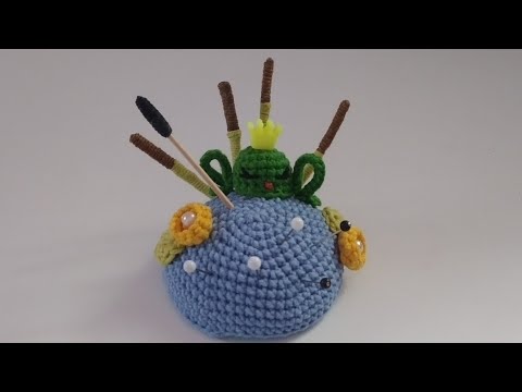 Видео: Игольница крючком. Царевна лягушка. Мастер-класс.