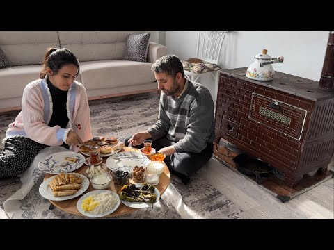 Видео: Деревенский завтрак у плиты — хлеб с маслом и жареный перец