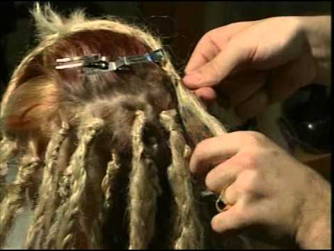 Видео: Плетение африканских косичек видео урок часть 2