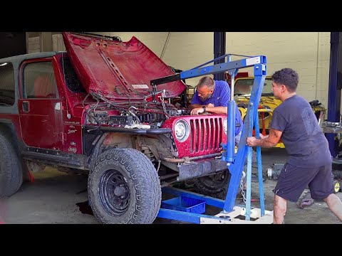 Видео: Замена двигателя Jeep TJ — от начала до конца