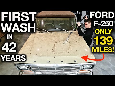 Видео: Первая мойка за 42 года! Ford F-250, всего 139 оригинальных миль. Находка из сарая. Невероятная и...