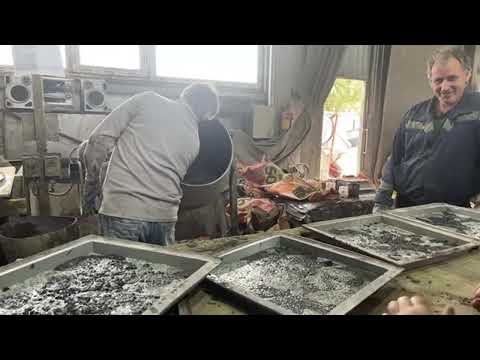 Видео: Заливка на оценку практических навыков окраски раствора по технологии Мрамор из бетона (Калуга)