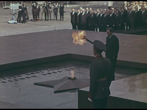 Видео: Зажжение Вечного огня у стен Московского Кремля (8 мая 1967 года)