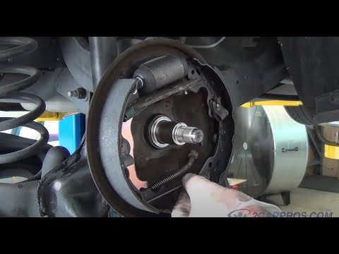 Видео: Замена задних тормозных колодок и рабочего цилиндра Ford Focus 1999-2005