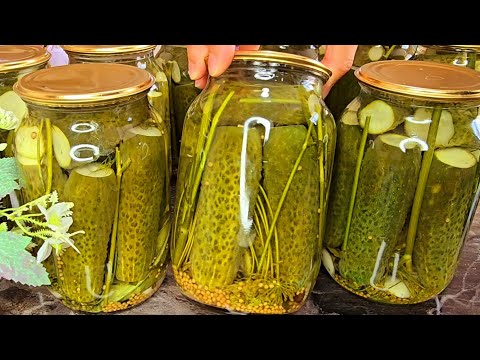 Видео: ПРОСТО ЗАЛИВАЮ КИПЯТКОМ. Закрываю по 50 банок и мало! Зимой огурцы не покупаю! Хрустящие ОГУРЦЫ