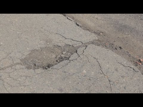 Видео: Аягөз маңындағы ауыл халқы жолды әкімдіксіз жөндегелі жатыр