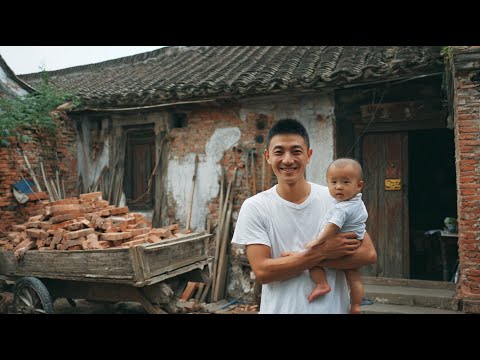 Видео: Отец-одиночка отремонтировал старый дом, чтобы его сын мог там жить