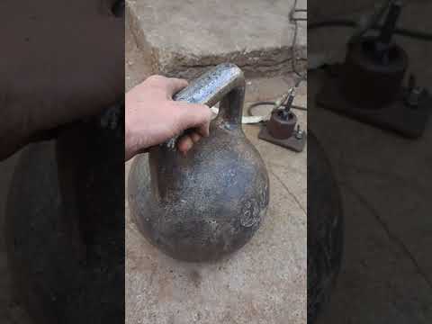 Видео: Реставрация старой гири . Old kettle bell girya.