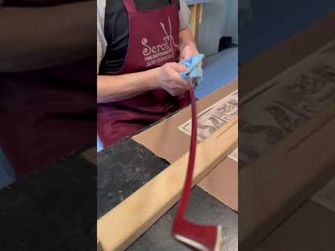 Видео: Процедура замены волоса на смычке в Доме Скрипки Scroll Fine Instruments 🎻