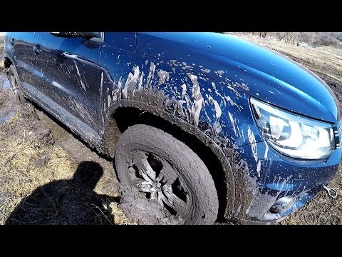 Видео: Фольксваген Тигуан и Ауди 100 quattro в грязи: БИТВА ВАГов!!!