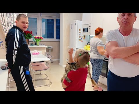 Видео: ВЛОГ Идём в гости к маме ! Шью покрывало на кровать ! Наш выходной день