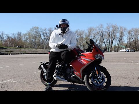 Видео: Заруба Voge 300 rr VS Suzuki drz 400! Хватает ли 300 кубов на второй сезон для новичка?!