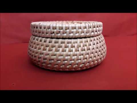 Видео: Плетение шкатулки спиральным плетением