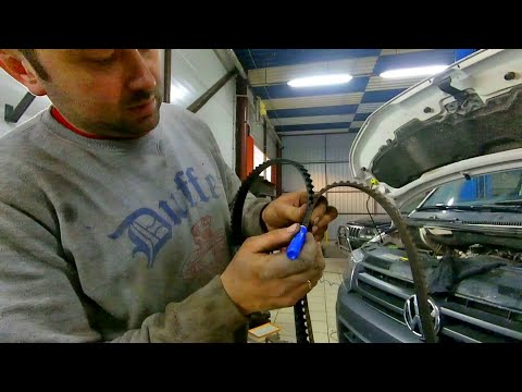 Видео: Замена комплекта ремня ГРМ Фольксваген Т5 2014г.