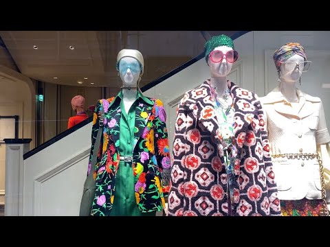 Видео: Италия/Как одеваются итальянцы зимой /Самый модный торговый центр La Rinascente/ Витрины