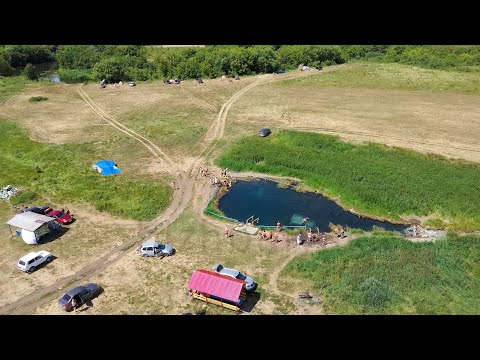 Видео: Сероводородный источник на правом берегу реки Дёма.