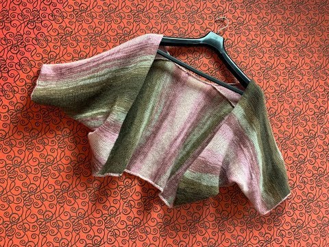 Видео: БОЛЕРО -- ПРОСТАЯ  ВЫКРОЙКА — БЕЗ  ПРИБАВОК  И  УБАВОК --в нашем проекте «ВЯЗАТЬ ЛЕГКО!»