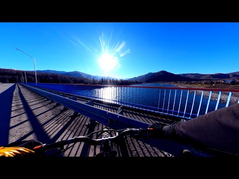 Видео: Фэтбайкинг по Тюнгурской тропе: переправа через Тургунду и прибытие в Тюнгур